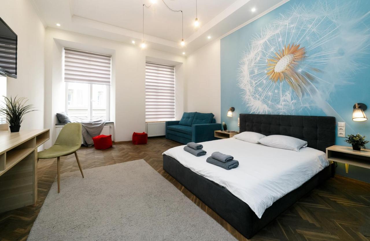 Main Square Apartment Good Stay In The City Center Lviv Extérieur photo